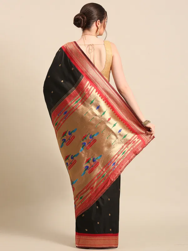 Traditional_Paithani_Saree_with_Peacock_Motif