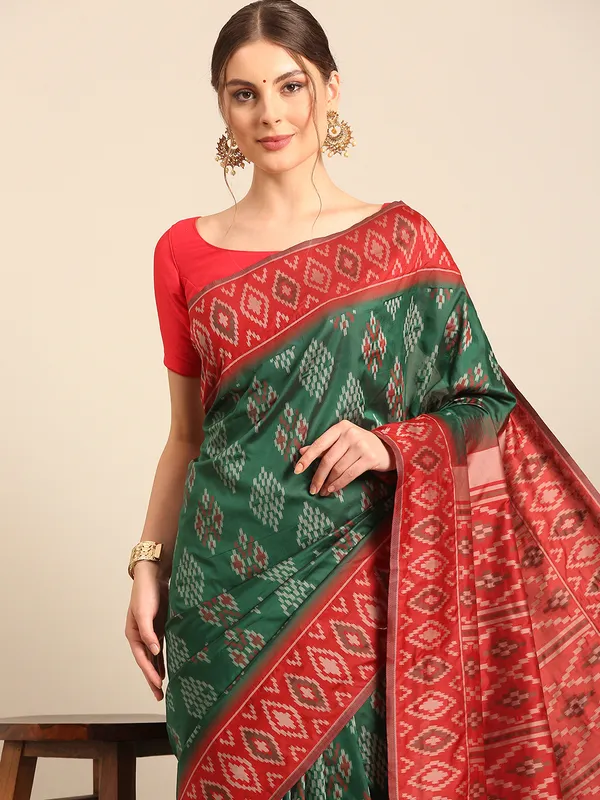 Traditional_Gujarati_Patola_Saree_|_Elegant_Silk_Weave