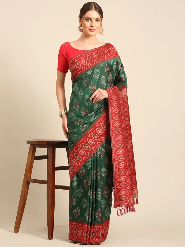 Traditional_Gujarati_Patola_Saree_|_Elegant_Silk_Weave