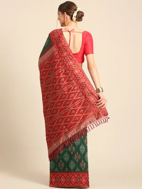 Traditional_Gujarati_Patola_Saree_|_Elegant_Silk_Weave