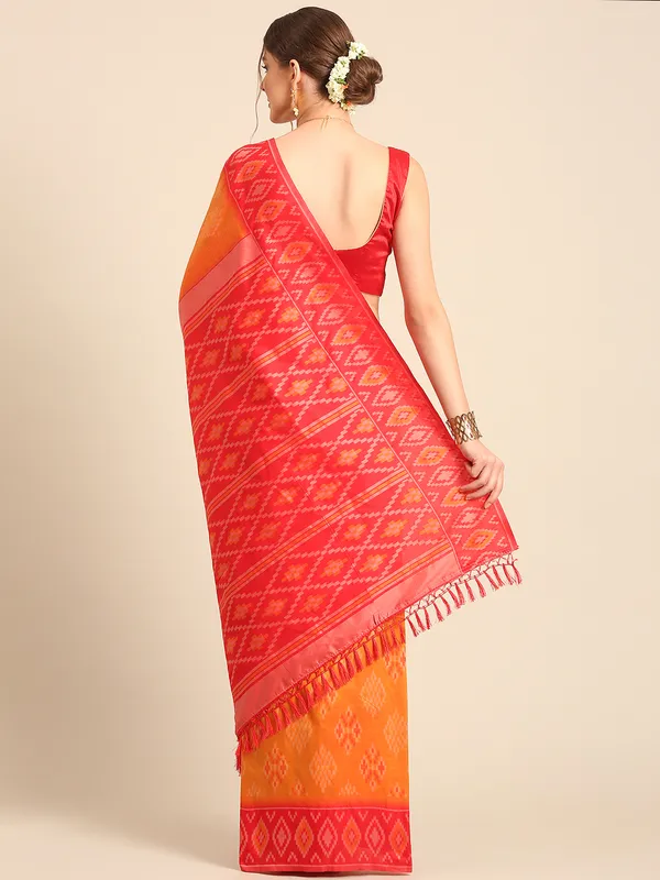 Traditional_Gujarati_Patola_Saree_|_Elegant_Silk_Weave