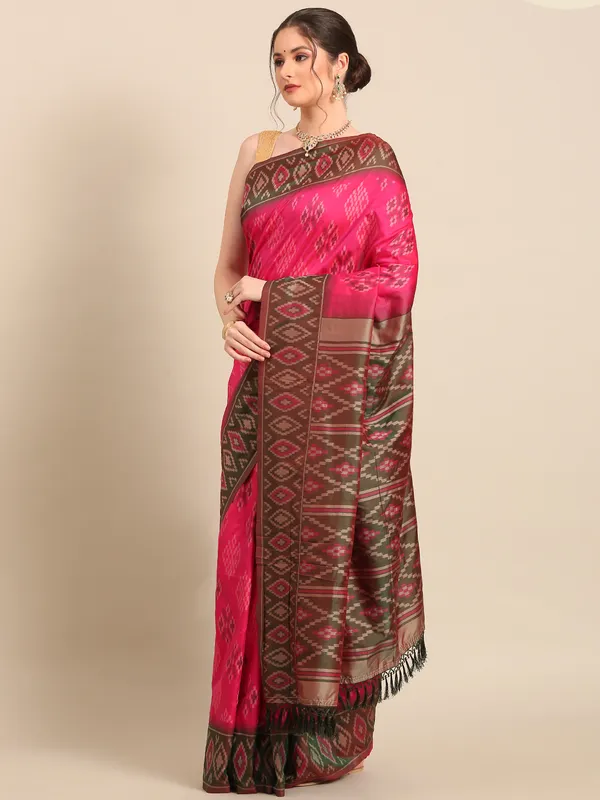 Traditional_Gujarati_Patola_Saree_|_Elegant_Silk_Weave