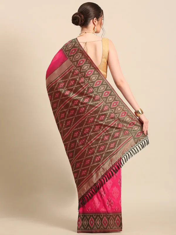 Traditional_Gujarati_Patola_Saree_|_Elegant_Silk_Weave