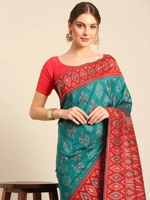 Traditional_Gujarati_Patola_Saree_|_Elegant_Silk_Weave