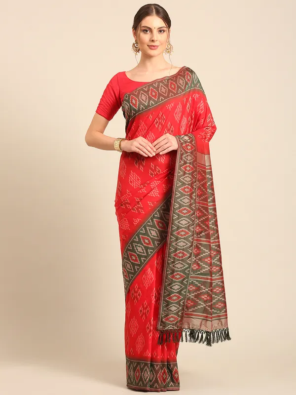 Traditional_Gujarati_Patola_Saree_|_Elegant_Silk_Weave