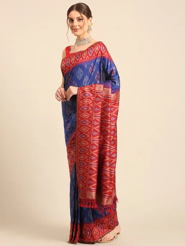 Traditional_Gujarati_Patola_Saree_|_Elegant_Silk_Weave