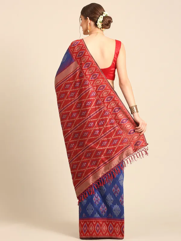 Traditional_Gujarati_Patola_Saree_|_Elegant_Silk_Weave