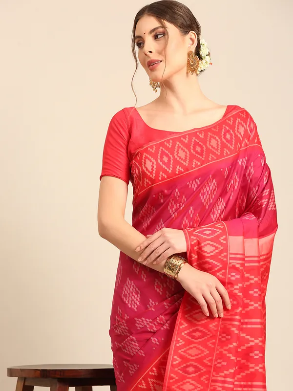 Traditional_Gujarati_Patola_Saree_|_Elegant_Silk_Weave