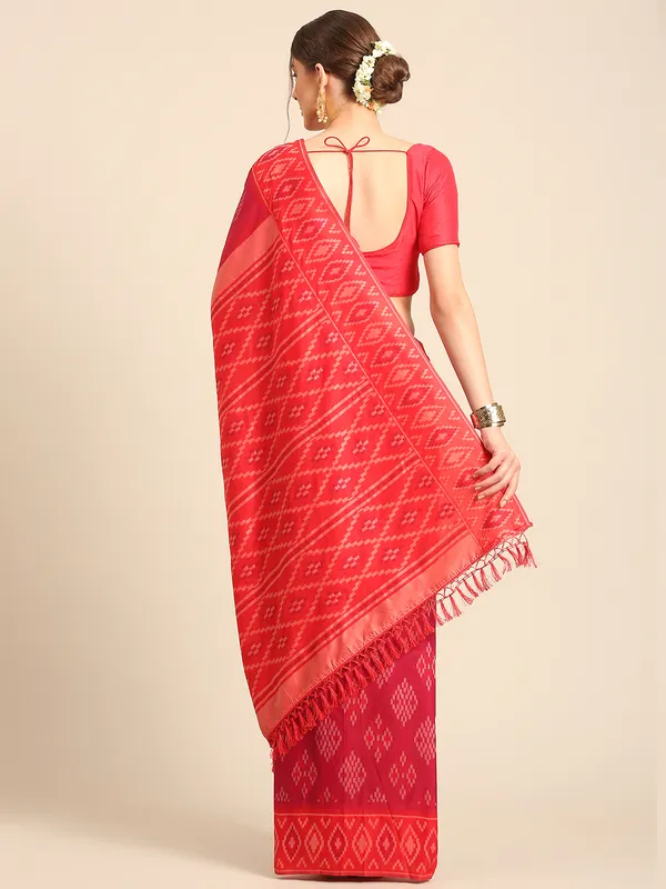 Traditional_Gujarati_Patola_Saree_|_Elegant_Silk_Weave