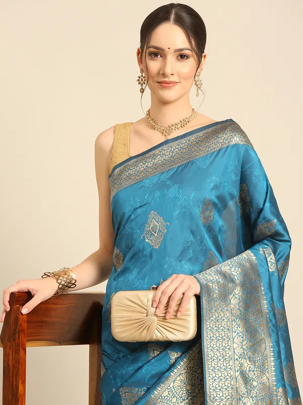 Classic_Banarasi_Saree_|_Timeless_Silk_&_Zari_Collection