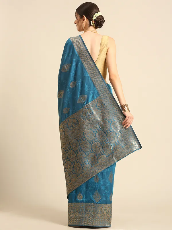 Classic_Banarasi_Saree_|_Timeless_Silk_&_Zari_Collection