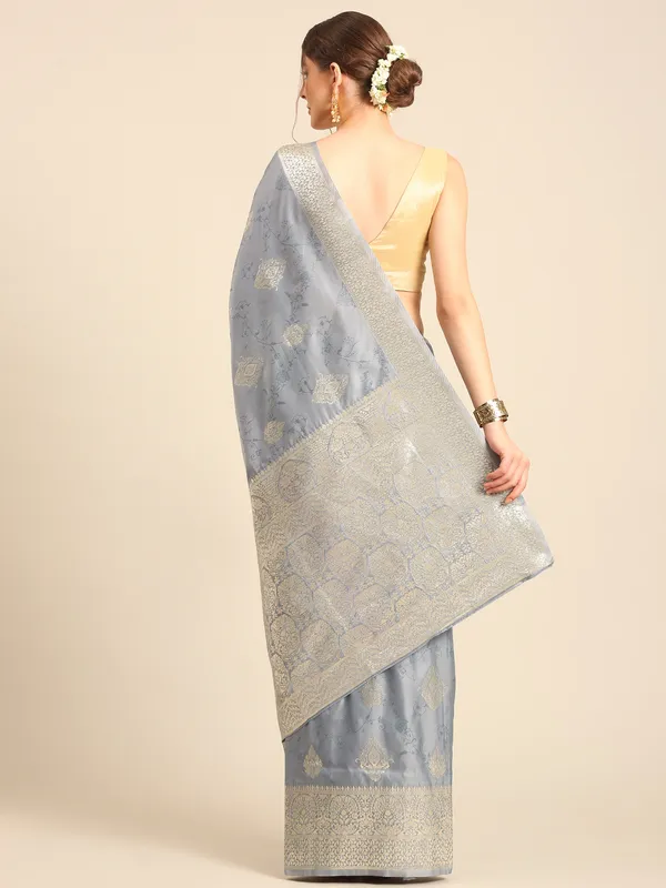 Classic_Banarasi_Saree_|_Timeless_Silk_&_Zari_Collection