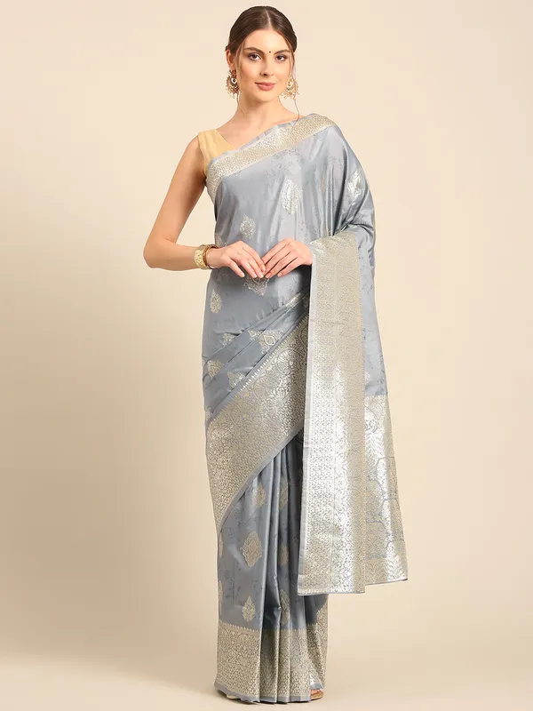 Classic_Banarasi_Saree_|_Timeless_Silk_&_Zari_Collection