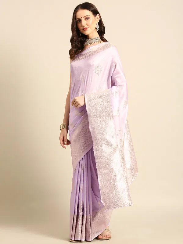 Classic_Banarasi_Saree_|_Timeless_Silk_&_Zari_Collection