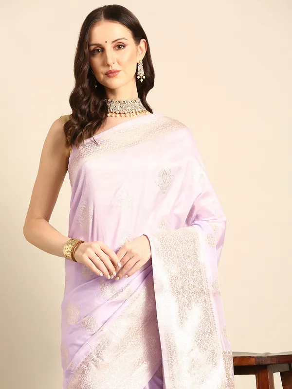 Classic_Banarasi_Saree_|_Timeless_Silk_&_Zari_Collection