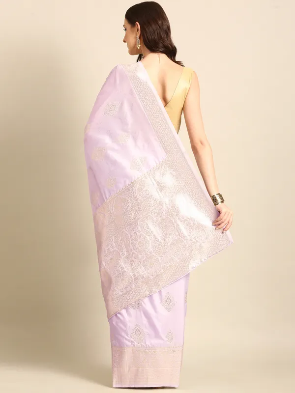 Classic_Banarasi_Saree_|_Timeless_Silk_&_Zari_Collection