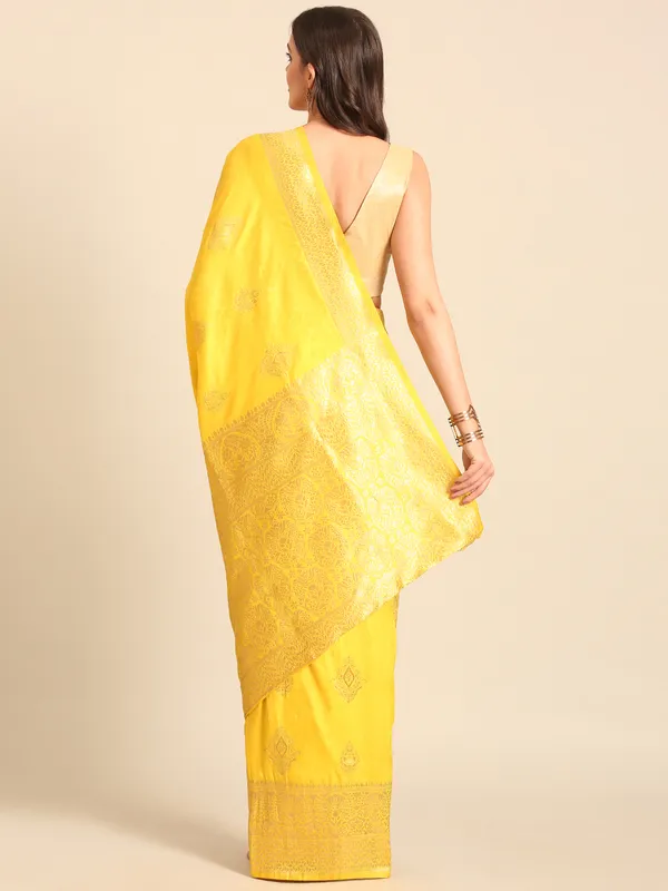 Classic_Banarasi_Saree_|_Timeless_Silk_&_Zari_Collection