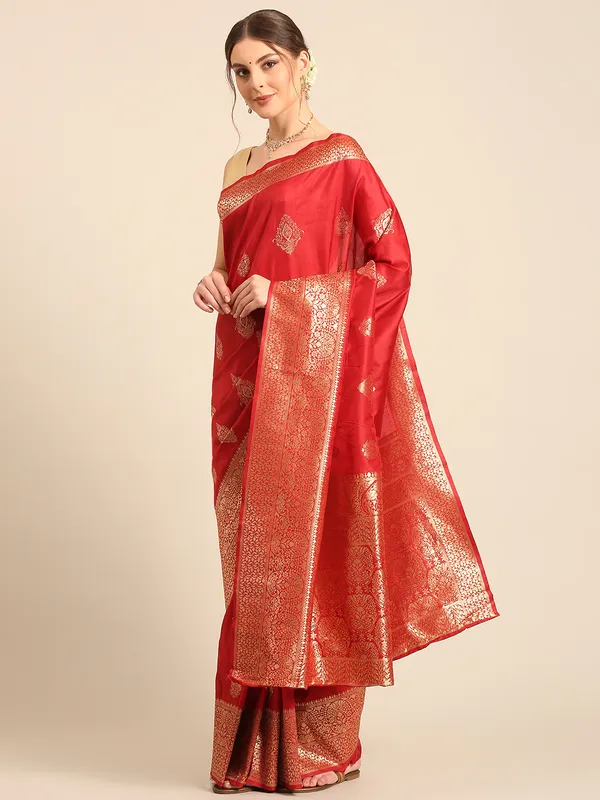 Classic_Banarasi_Saree_|_Timeless_Silk_&_Zari_Collection