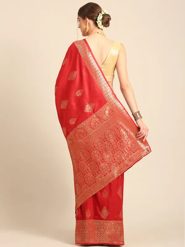 Classic_Banarasi_Saree_|_Timeless_Silk_&_Zari_Collection