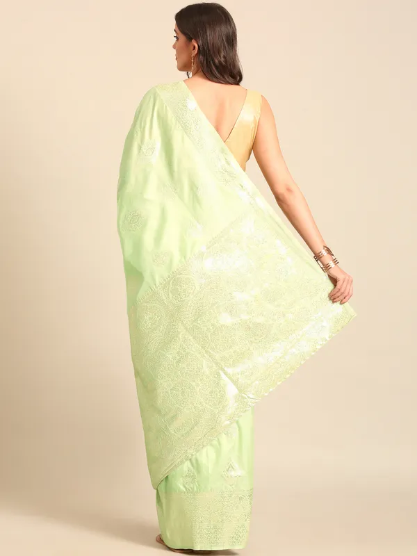 Classic_Banarasi_Saree_|_Timeless_Silk_&_Zari_Collection