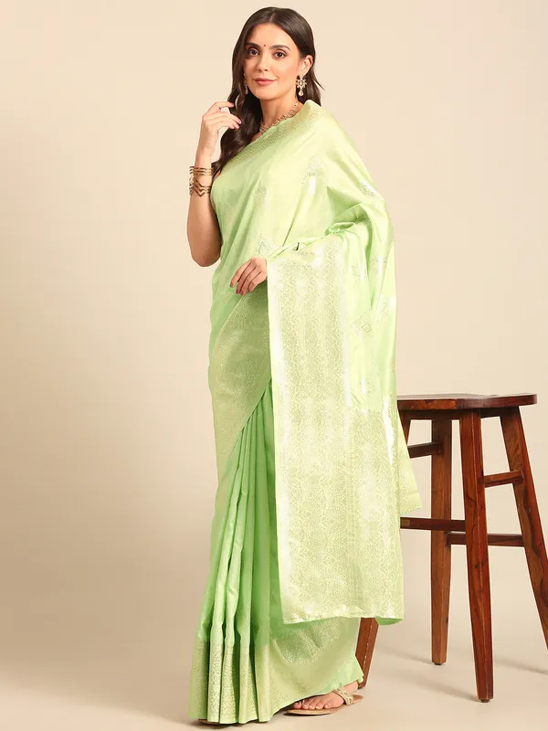 Classic_Banarasi_Saree_|_Timeless_Silk_&_Zari_Collection