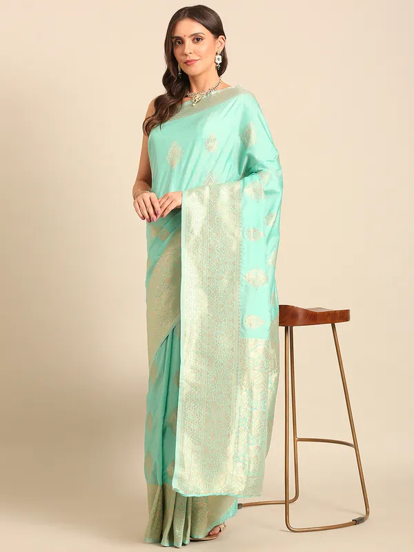 Classic_Banarasi_Saree_|_Timeless_Silk_&_Zari_Collection