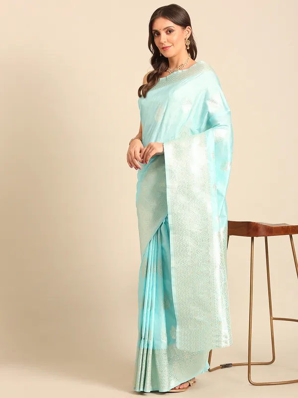 Classic_Banarasi_Saree_|_Timeless_Silk_&_Zari_Collection