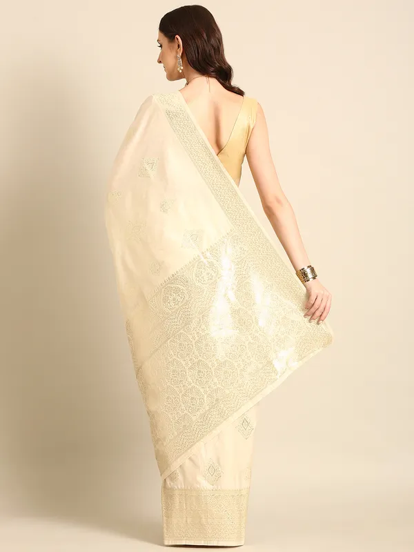 Classic_Banarasi_Saree_|_Timeless_Silk_&_Zari_Collection
