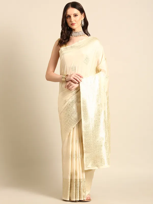 Classic_Banarasi_Saree_|_Timeless_Silk_&_Zari_Collection