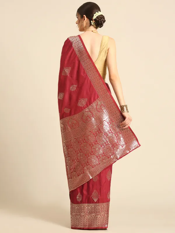 Classic_Banarasi_Saree_|_Timeless_Silk_&_Zari_Collection