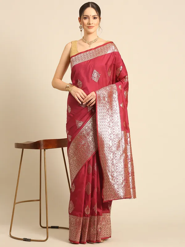 Classic_Banarasi_Saree_|_Timeless_Silk_&_Zari_Collection