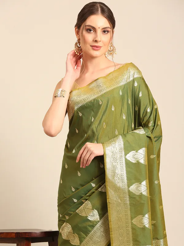 Luxury_Banarasi_Silk_Saree_|_Traditional_Zari_Weave