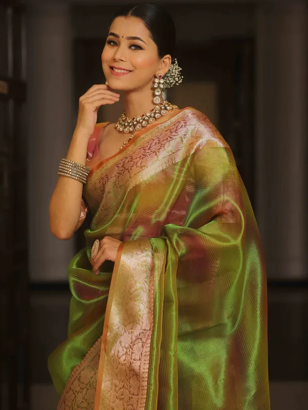 Handwoven_Banarasi__Tissue_Silk_Saree_in_Two_Toned_Shaded_Designer_Wedding_Saree