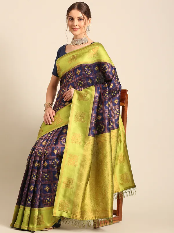 Traditional_Patola_Silk_Saree_with_Intricate_Woven_Motifs