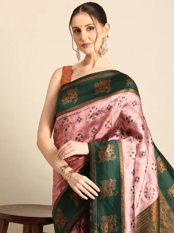 Traditional_Patola_Silk_Saree_with_Intricate_Woven_Motifs