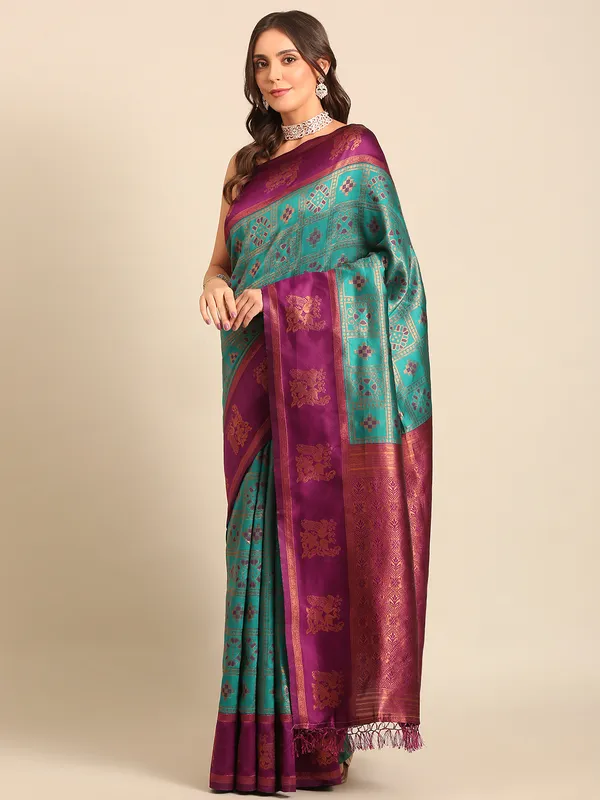 Traditional_Patola_Silk_Saree_with_Intricate_Woven_Motifs