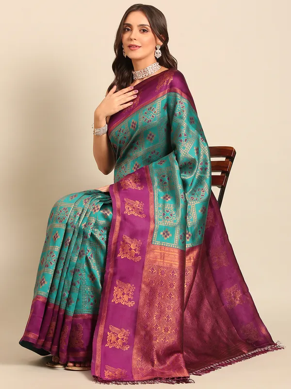 Traditional_Patola_Silk_Saree_with_Intricate_Woven_Motifs