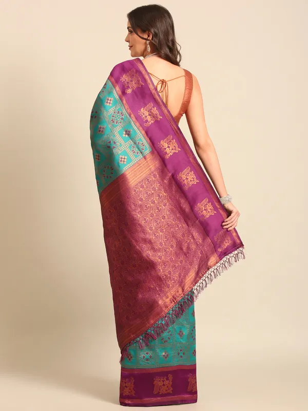Traditional_Patola_Silk_Saree_with_Intricate_Woven_Motifs