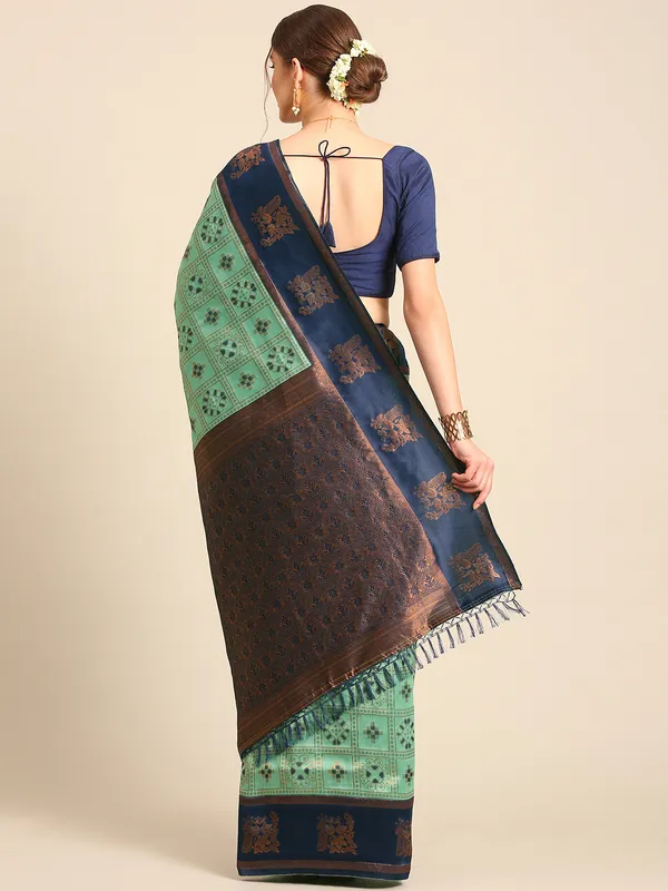 Traditional_Patola_Silk_Saree_with_Intricate_Woven_Motifs