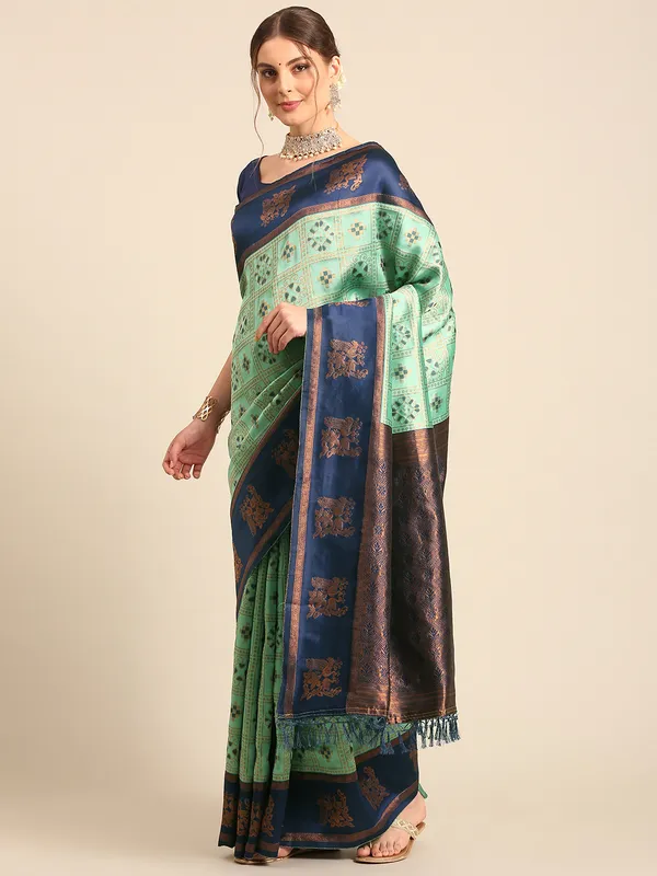 Traditional_Patola_Silk_Saree_with_Intricate_Woven_Motifs