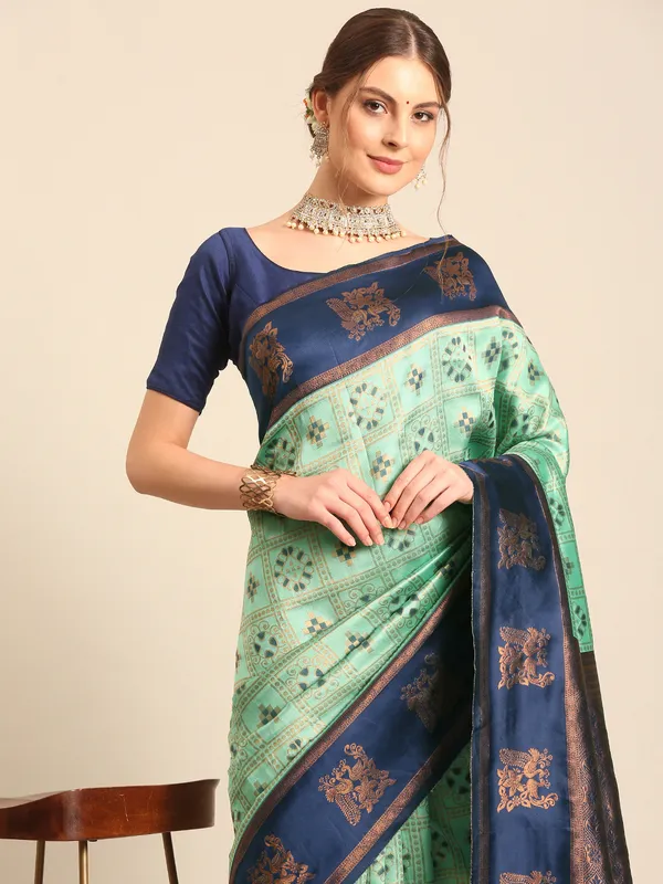 Traditional_Patola_Silk_Saree_with_Intricate_Woven_Motifs