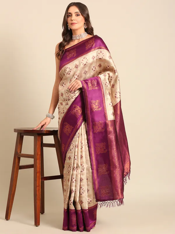 Traditional_Patola_Silk_Saree_with_Intricate_Woven_Motifs