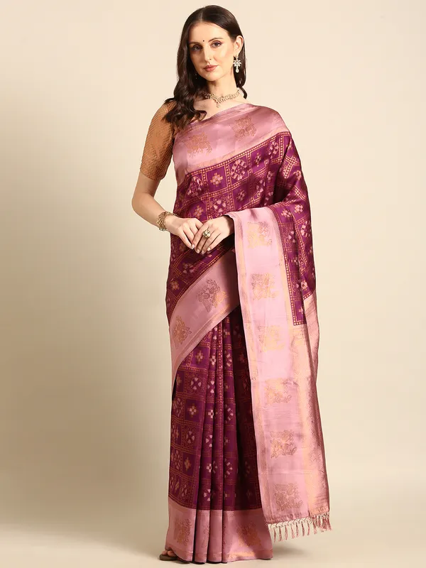 Traditional_Patola_Silk_Saree_with_Intricate_Woven_Motifs