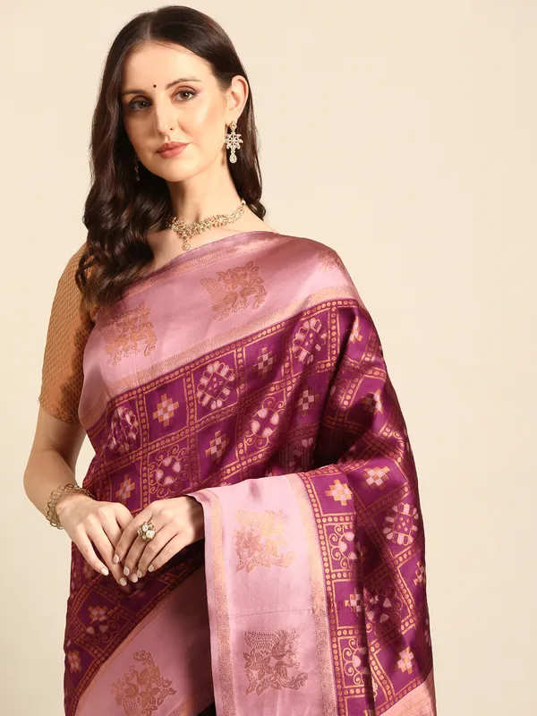Traditional_Patola_Silk_Saree_with_Intricate_Woven_Motifs