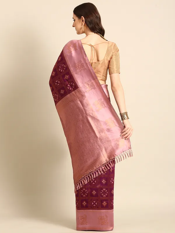 Traditional_Patola_Silk_Saree_with_Intricate_Woven_Motifs