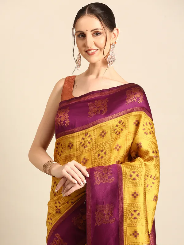 Traditional_Patola_Silk_Saree_with_Intricate_Woven_Motifs
