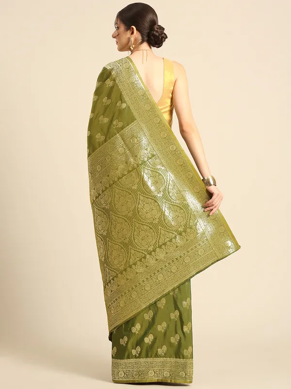 Traditional_Banarasi_Saree_with_Rich_Zari_Border
