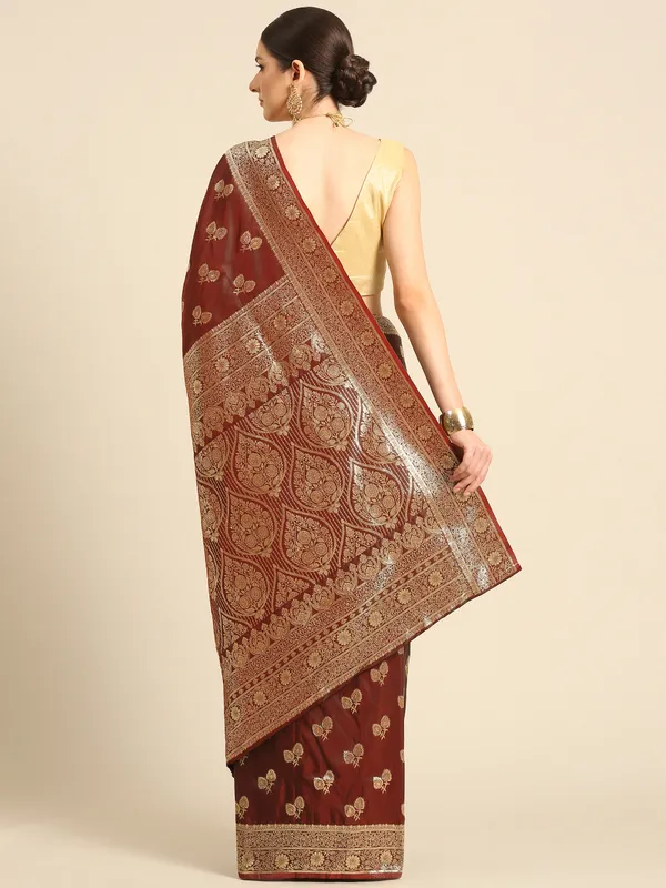 Traditional_Banarasi_Saree_with_Rich_Zari_Border