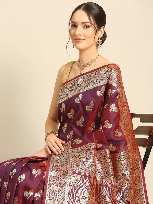 Traditional_Banarasi_Saree_with_Rich_Zari_Border