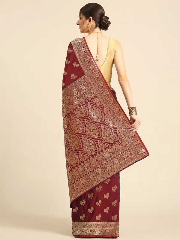 Traditional_Banarasi_Saree_with_Rich_Zari_Border